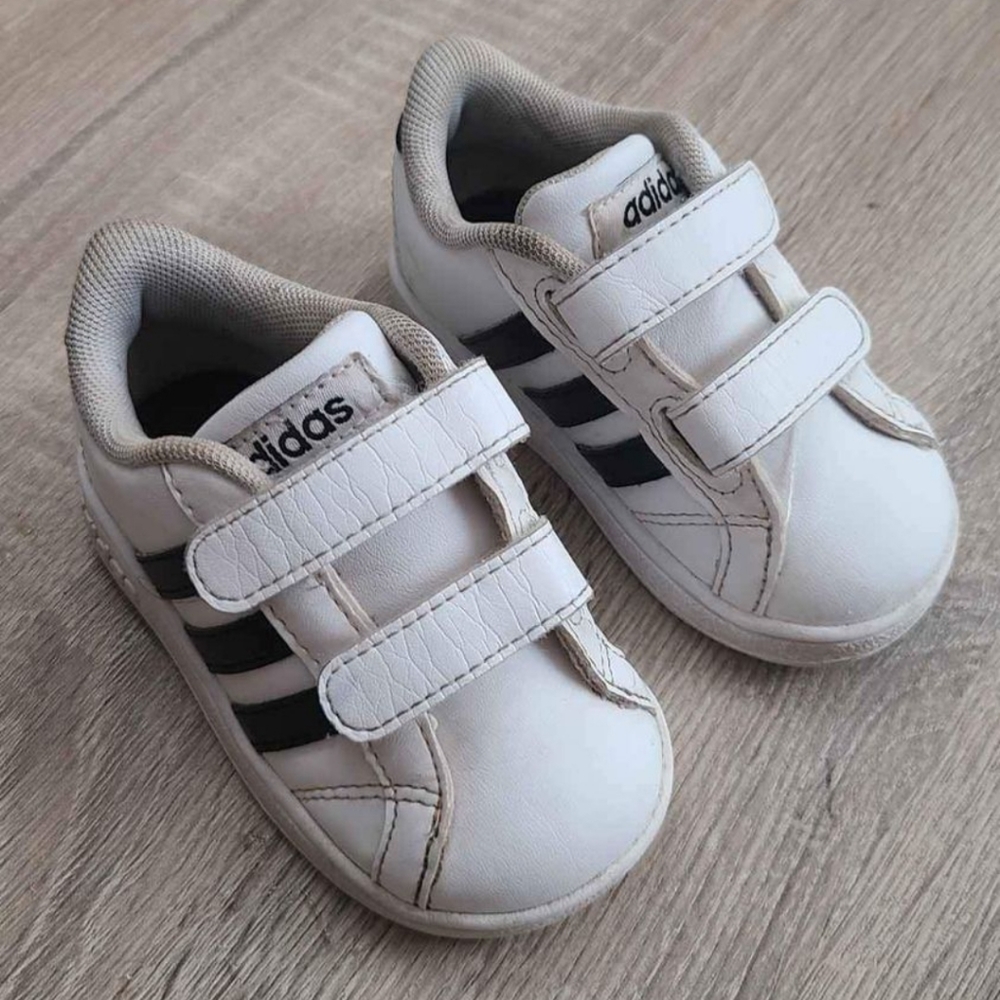Adidas Sneakers